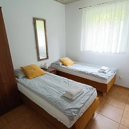 Dom wakacyjny Nad Zalewem *